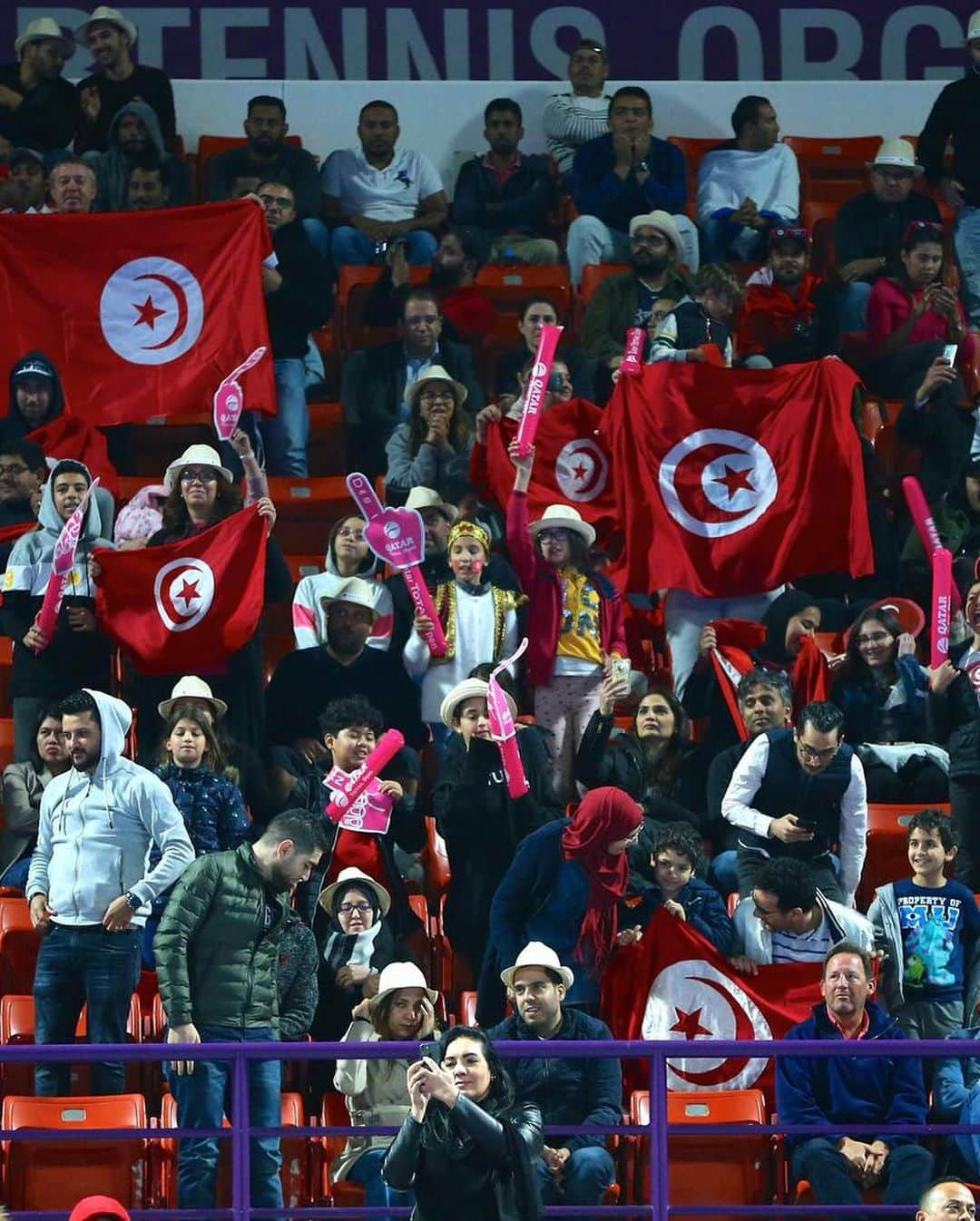 オンスジャブールさんのインスタグラム写真 - (オンスジャブールInstagram)「Thank you QATAR 🇶🇦❤️ Thank you everyone for the Great support 🇹🇳 #yallah #grinta 📸 @samer_alrejjal」2月28日 5時59分 - onsjabeur