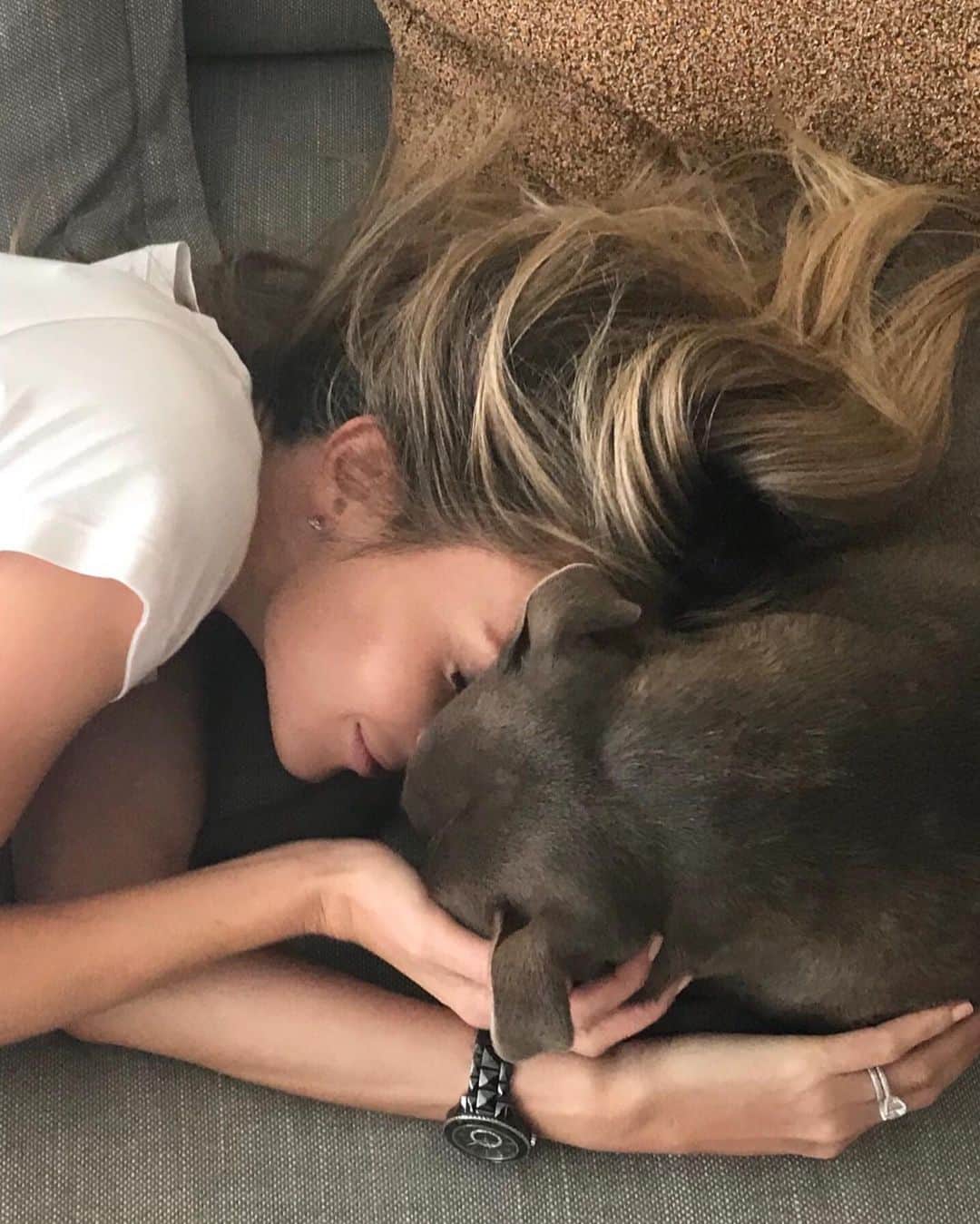 ジェニファー・ホーキンスのインスタグラム：「Sooky staffy 🥰🥰🥰 @jbronze__」