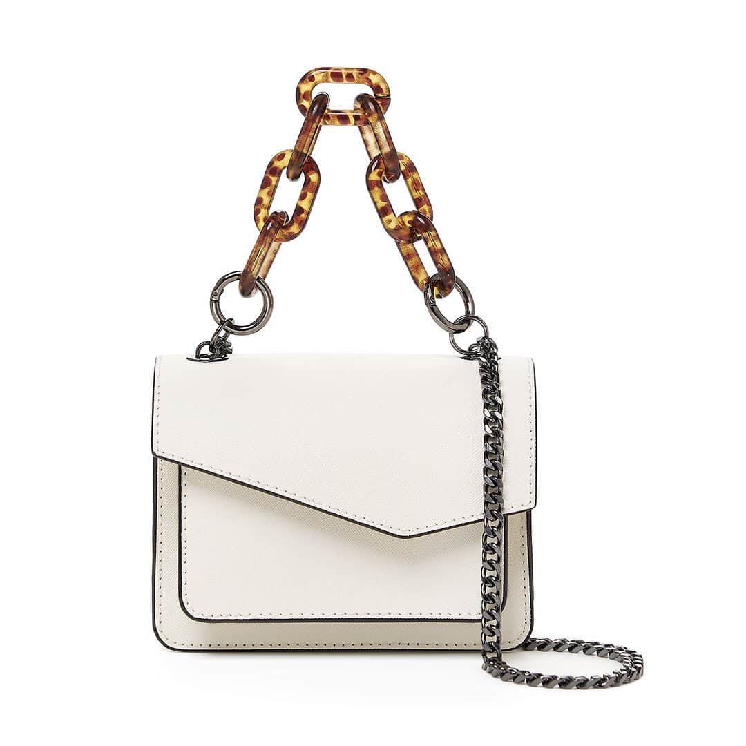ボトキエのインスタグラム：「One bag, endless possibilities 🤍」