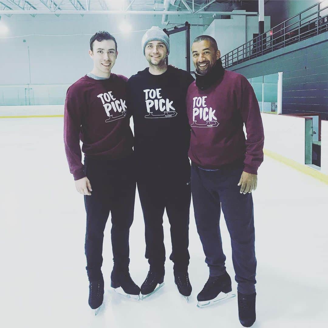 のインスタグラム：「We got @robin_szolkowy into some sweet @toepickapparel this week while he was here visiting us in Montreal. If you haven’t heard of it by now, my best friend @trenntmichaud and my other great friend @mattpowerpoppy started this terrific initiative. 50% of profits are going towards buying skates for boys to give figure skating a try. Go over and check it out! • • #toepickapparel #boyssupportingboys #thechamplovedit #cpdesduexrives #lookatthemsicksweaters」