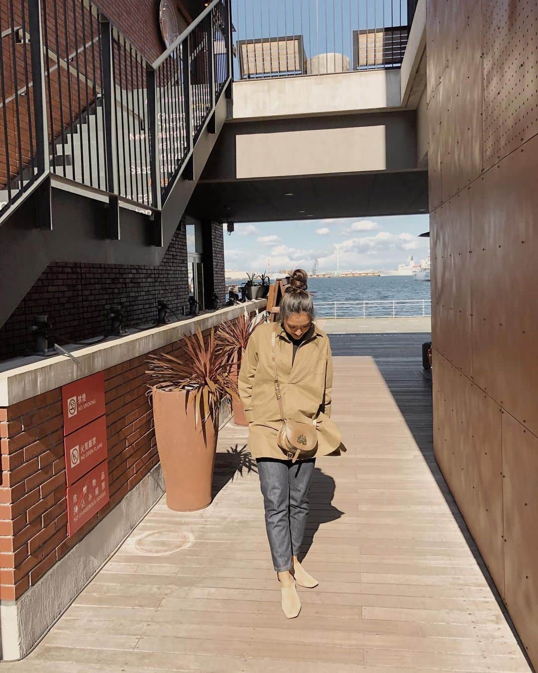 のインスタグラム：「#outfitoftheday#outfit#coordinate#dayoff#sunnyday#yokohama#marineandwalk#fashion#休日#散歩#打ち合わせ#横浜#日本#ファッション#コーデ#デニム」