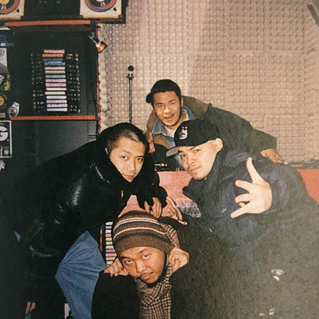 MUROさんのインスタグラム写真 - (MUROInstagram)「おはようございます〜☀️ #flashbackfriday #fbf  #90s #sby #stilldiggin  #devlarge #gore_tex  #djviblam」2月28日 7時13分 - dj_muro