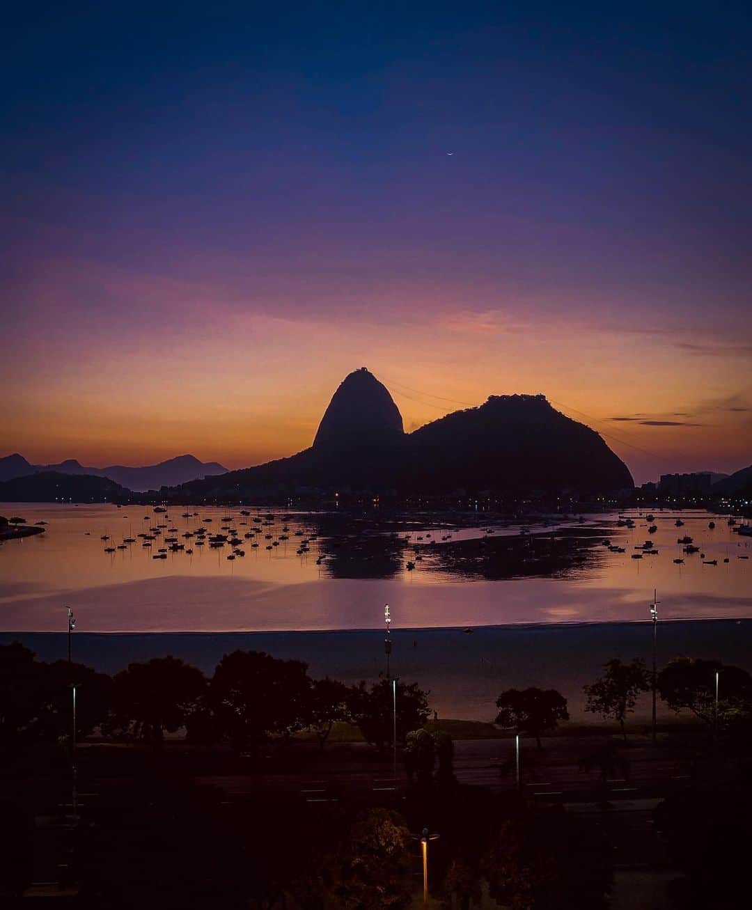 マテウス・サンタナのインスタグラム：「#Tbt dessa obra de arte. Que cidade!!」