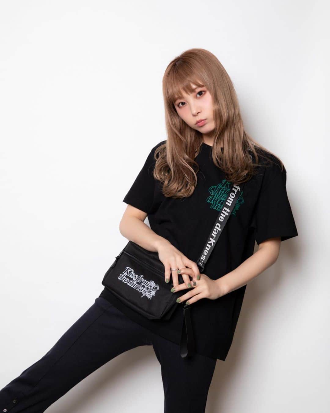 SCANDALさんのインスタグラム写真 - (SCANDALInstagram)「SCANDAL WORLD TOUR 2020 "Kiss from the darkness" GOODS  ショルダーバッグ ¥3,500(+TAX)  #scandal #kftd」2月28日 8時09分 - scandal_band_official