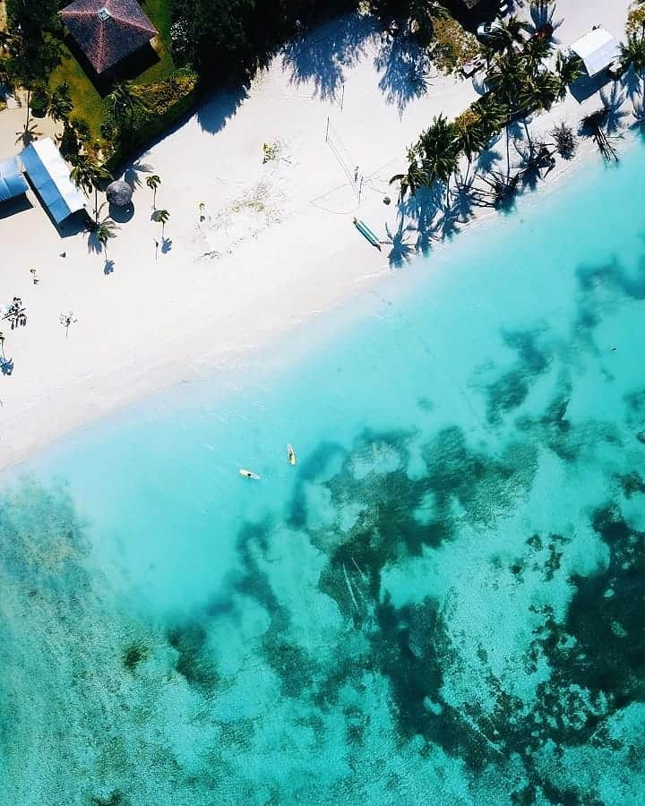 もろんのんさんのインスタグラム写真 - (もろんのんInstagram)「南国に行ったら泊まりたい、リゾートホテル🌴🌺 サイパンでは、 @hyattregencysaipan で2泊したよ。  プールでゆったり、ビーチバレー、テニスで身体を動かしたり、 綺麗なサイパンの海を目の前に、朝ヨガしたり。 たくさん充電出来ました！  ビーチに猫がいて、人懐っこくて癒された🐈 水着と、サングラス、ビーサンはマストアイテム。  サイパン島の五ツ星ラグジュアリーホテル「ハイアットリージェンシーサイパン」。 3連休でサイパン行こうかなと思った人は、ホテル検討してみてね🙆‍♀️ . ※ドローン撮影は、許可を得ています！ #クリエイターズキャンプ #3連休はマリアナ #サイパンロケ #サイパン #マリアナ政府観光局 #creatorscamp #saipan #mymarianas #pr #moron_at_hotel」2月28日 8時33分 - moron_non