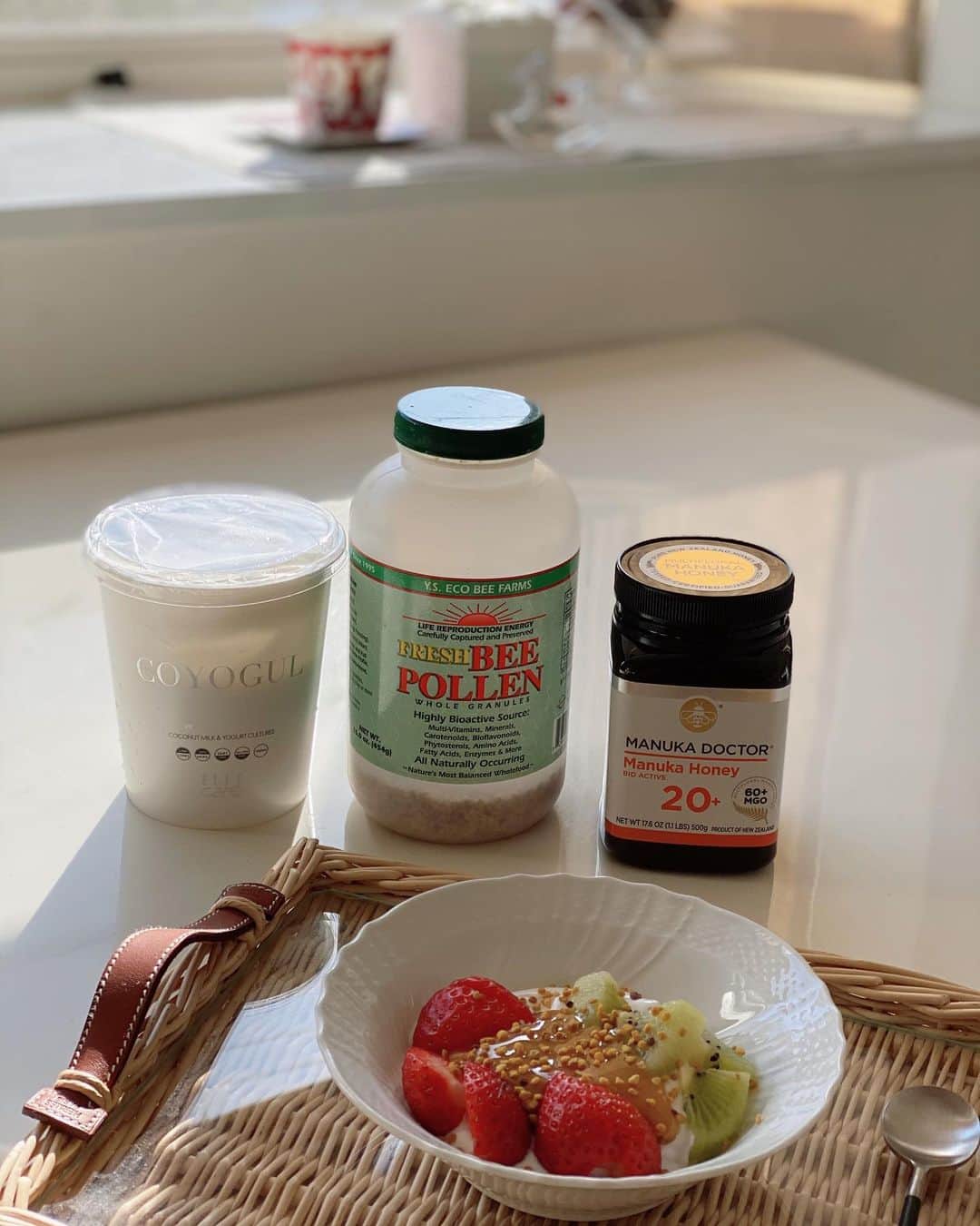 Risako Yamamotoさんのインスタグラム写真 - (Risako YamamotoInstagram)「大好きなCOYO🥣 私が大好きなのを覚えてくれてて、買ってきてくれた😭♡ ・ 最初の新宿伊勢丹のpop upで東京のホテルに滞在していて、ママとおねえこと初めてこのヨーグルトを食べて感動したあの朝を思い出しました…😋💭♥︎ ・ ・ みずほちゃんありがとう♡♡♡ #COYO #coyogul #beepollen #manukahoney #coconutyogurt #ellecafe #ココナッツヨーグルト #コヨグル #ビーポーレン #マヌカハニー #healthylifestyle #slohasholic」2月28日 8時46分 - risako_yamamoto