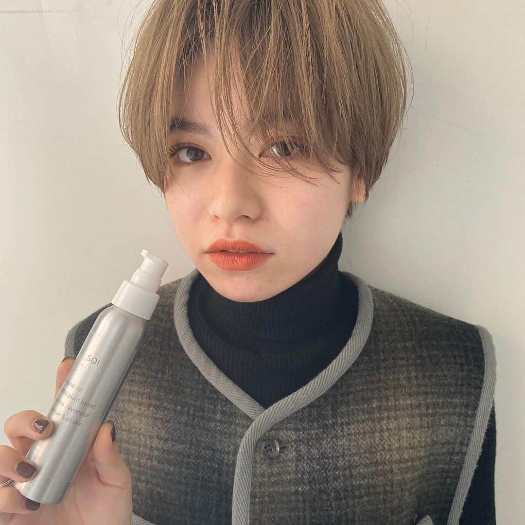 ELICA COLLECTIONさんのインスタグラム写真 - (ELICA COLLECTIONInstagram)「Soioil ソイオイルはシンプルなスタイルにもおすすめ😀  @soi_haircare  #ボブパーマ  #抜け感 #透明感 #ヘアケア #ヘアバーム  #ショート #シアバター #濡れ感 #soi #elica #ミツロウ #ナチュラルバーム #カジュアル #soioil #soibalm #アットコスメ #ヘアオイル  #ヘアワックス  #hairoil  Amazon  アットコスメストアにて販売中！」2月28日 9時06分 - soi_haircare