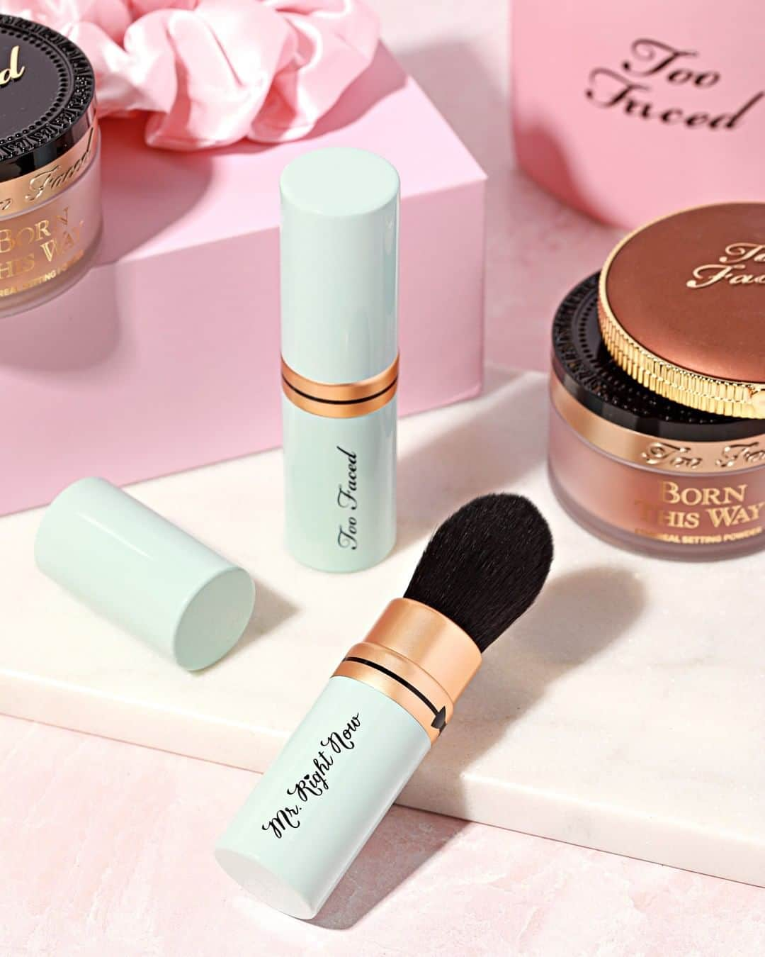 Too Facedさんのインスタグラム写真 - (Too FacedInstagram)「Perfectly pocket sized for quick touch-ups! 💖 Our Mr. Right Now Brush can be used to apply loose powder, pressed powder, bronzers and cheek color! ✨ #toofaced」2月28日 9時00分 - toofaced