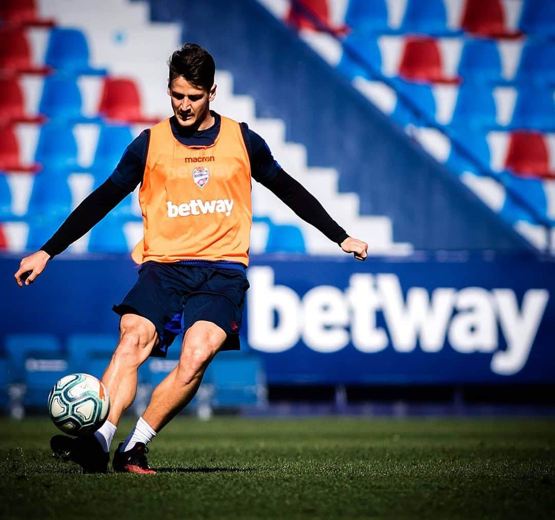 レバンテUDさんのインスタグラム写真 - (レバンテUDInstagram)「🔜 #EibarLevante ---- #MachoLevante #OrgullGranota #levanteUD #LaLiga #LaLigaSantander #LUDInside #Futbol #Football #110AñosDeResistencia」2月28日 19時19分 - levanteud