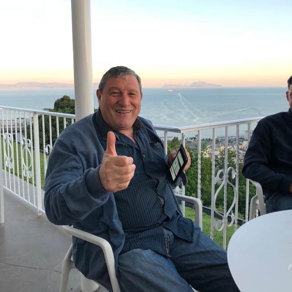 ドリース・メルテンスのインスタグラム：「Tanti auguri a una persona SPECIALE non solo per me ma per tutti i giocatori che hanno fatto parte della SSC Napoli da 43 anni fa ad oggi.  Ogni giorno mi regali un sorriso, ogni giorno cerchi di dare a tutti il buon umore, io avrò fatto anche il record di gol del Napoli ma tu ne hai scritto la storia! Buon compleanno Tommy 💙」