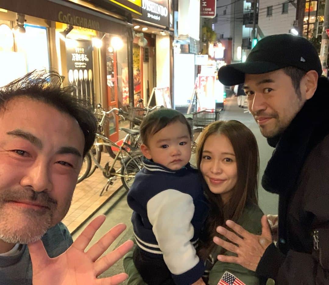 のインスタグラム：「お兄ちゃんが近くにいたので  家族写真！笑  #お兄ちゃん #義理のお兄ちゃん #鈴木一泰 さん #アニロー #ニッチロー' #ハッハロー #コニッチロー」