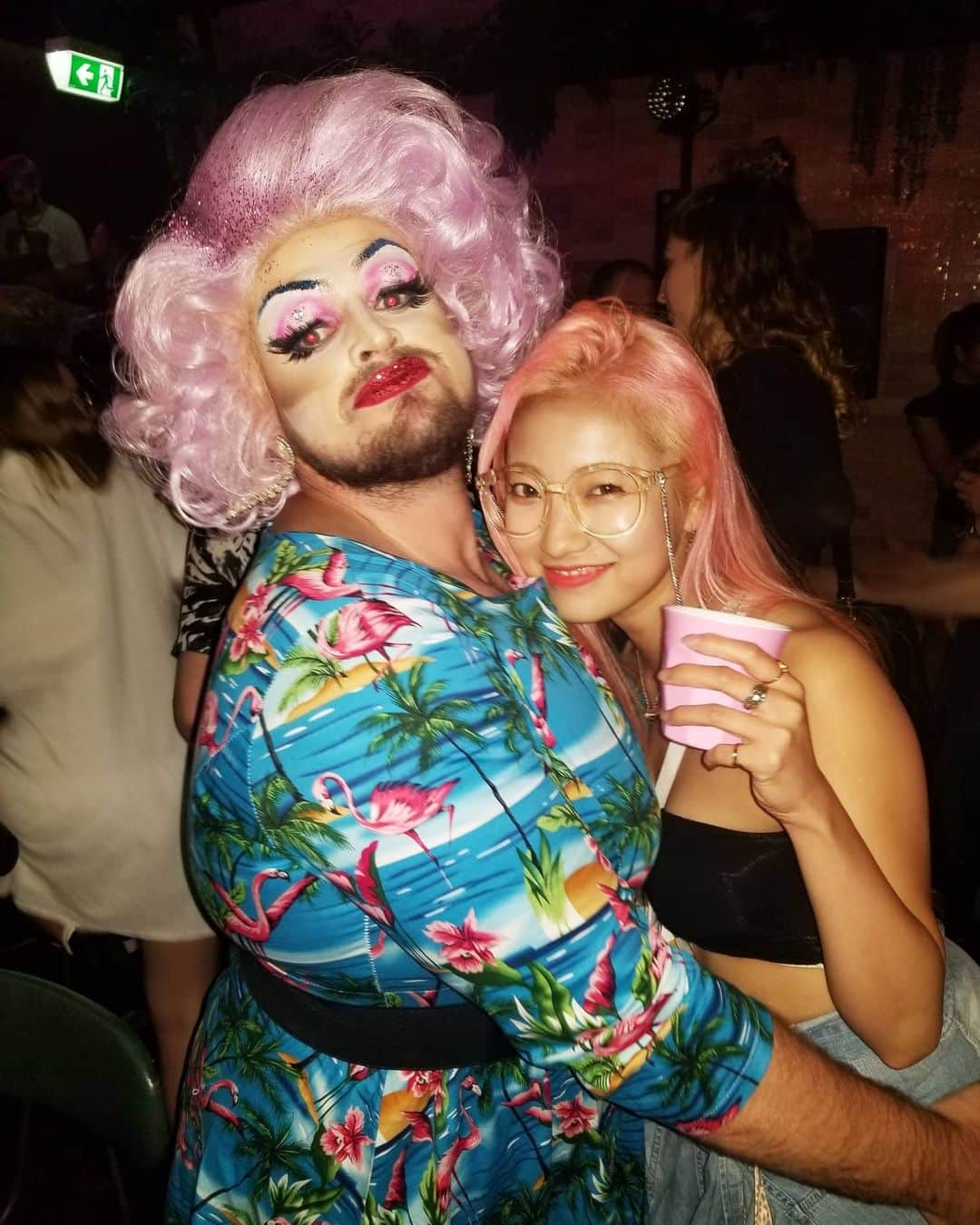 小林レイミさんのインスタグラム写真 - (小林レイミInstagram)「Pink hair friends 💟💟💟 今週は歩いてるだけでもいろんな場所で100%のdragさんが街にいる😳💄👠 #mardigras2020 #dragqueen  #makeup #pinkhair #makeupideas #sydney #2020」2月28日 19時40分 - _reimi._____