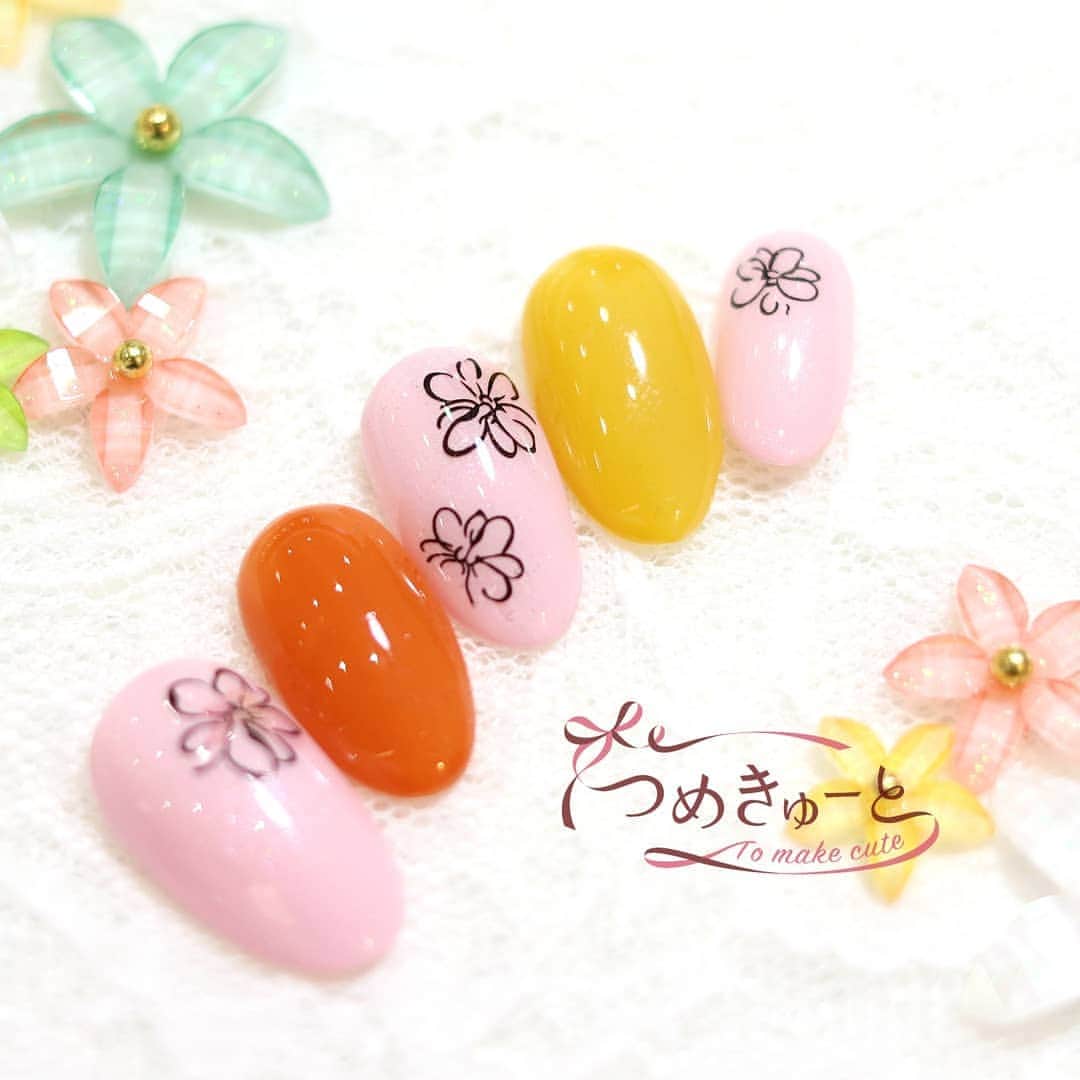 のインスタグラム：「❀✿春ネイル✿❀Spring nails 2020  春デザイン｜Mar. 1～May.31 No.240 税抜価格 3,000円（税込価格3,300円）  ご予約はこちらへ→www.tomakecute.com  #つめきゅーと #春ネイル  #ネイル #ねいる #ネイルアート #ネイルサロン #津田沼 #稲毛 #新浦安 #成田 #川口前川 #Springnails #nailart #nail salon #speedy #gel nails #美甲 #光療指甲 #フラワーネイル」
