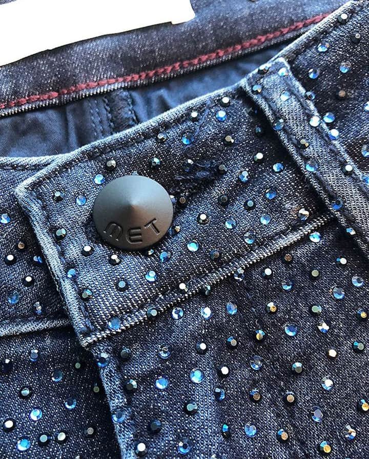 のインスタグラム：「Highlight your style with Met crystal jeans 💙 #MetIsBack #WeAreComing #NewCollection #StayTuned #DenimCollection #Details」