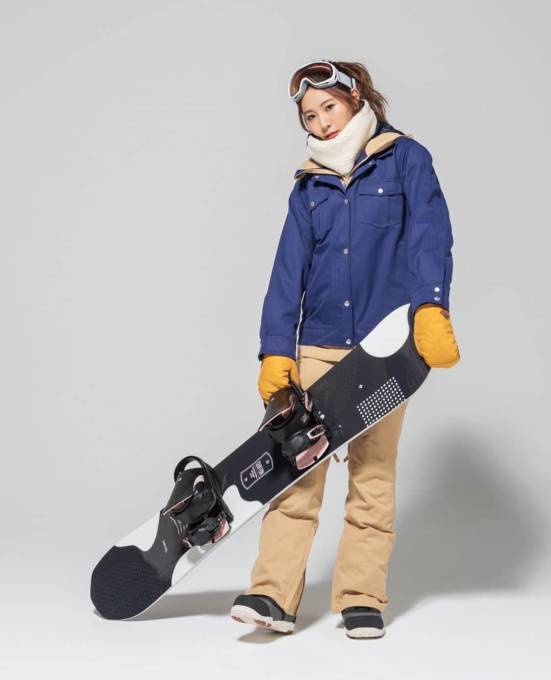 Swivelのインスタグラム：「2019-20 FW Collection❄️⁠ ⁠ 重ね着風のジャケット。ジャケットとパンツのカラーをあわせれば、一枚でおしゃれな印象に！⁠ 今季商品も今ならSALEプライスでお得にお買い求めいただけます😊⁠ ⁠ Jacket: SOLID POKET JKT / GLD⁠ Pants: COLOR PANT / BEG⁠ ⁠ #SWIVEL #スウィベル」