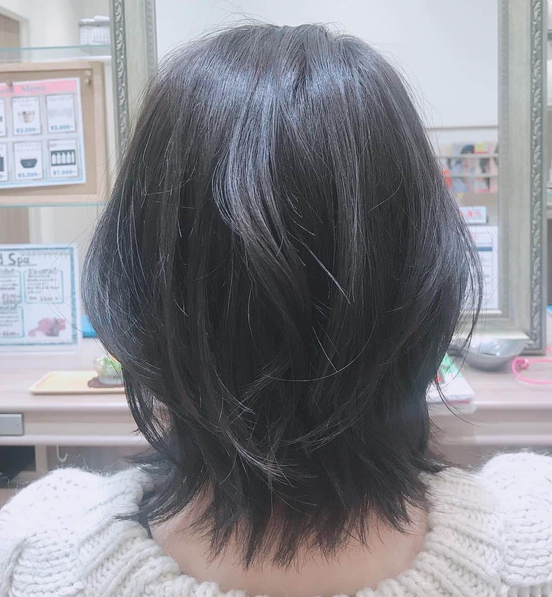 長澤彩子さんのインスタグラム写真 - (長澤彩子Instagram)「tvk時代から信頼するヘアメイク岡部さんにカットカラーパーマヘッドスパ・・・全てをお任せしてきました💇‍♀️ ・ ヘアセットはもちろんですが、その他の技術も素晴らしいのです☺️ おすすめはヘッドスパで今回も爆睡してきました💤  私は髪に関しては超〜浮気性なので、毎回オーダーが変わります。その日の気分によっても変わるので、事前に要望も伝えません🙅‍♀️ なのに涼しい顔でいつも完璧な仕上がりにしてくださる岡部さんはプロそのもの✨  岡部さんは3月からAsh元町店 @ash_motomachi で勤務されるそうなので、皆様も髪技を体感してください☺️✨ #ash横浜店 #ash元町店」2月28日 19時57分 - ayako212nagasawa