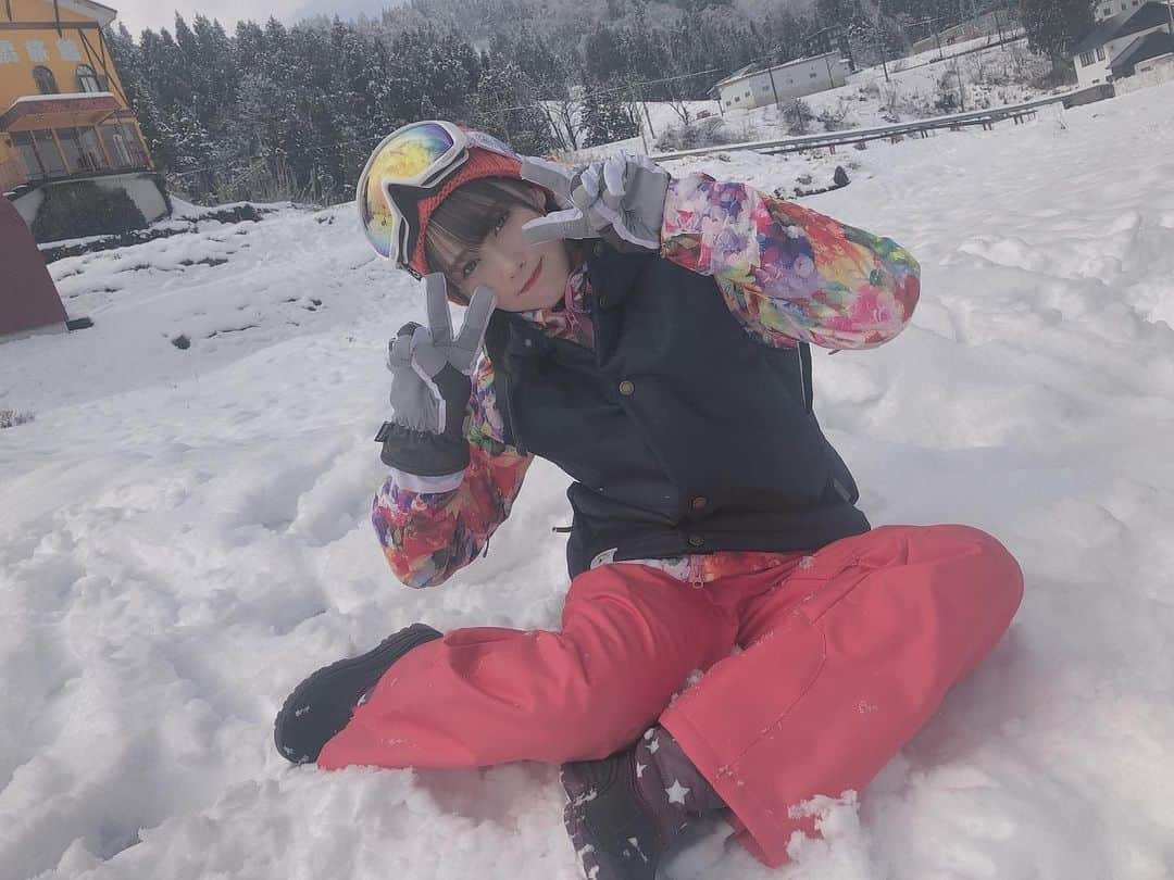 西潟茉莉奈のインスタグラム：「. . ロケ生写真⛄️❄️ 恒例のスキー場🎿 . . チェックよろしくお願いします🙇🏻‍♂️❣️ . . #ロケ生写真 #ngt48」