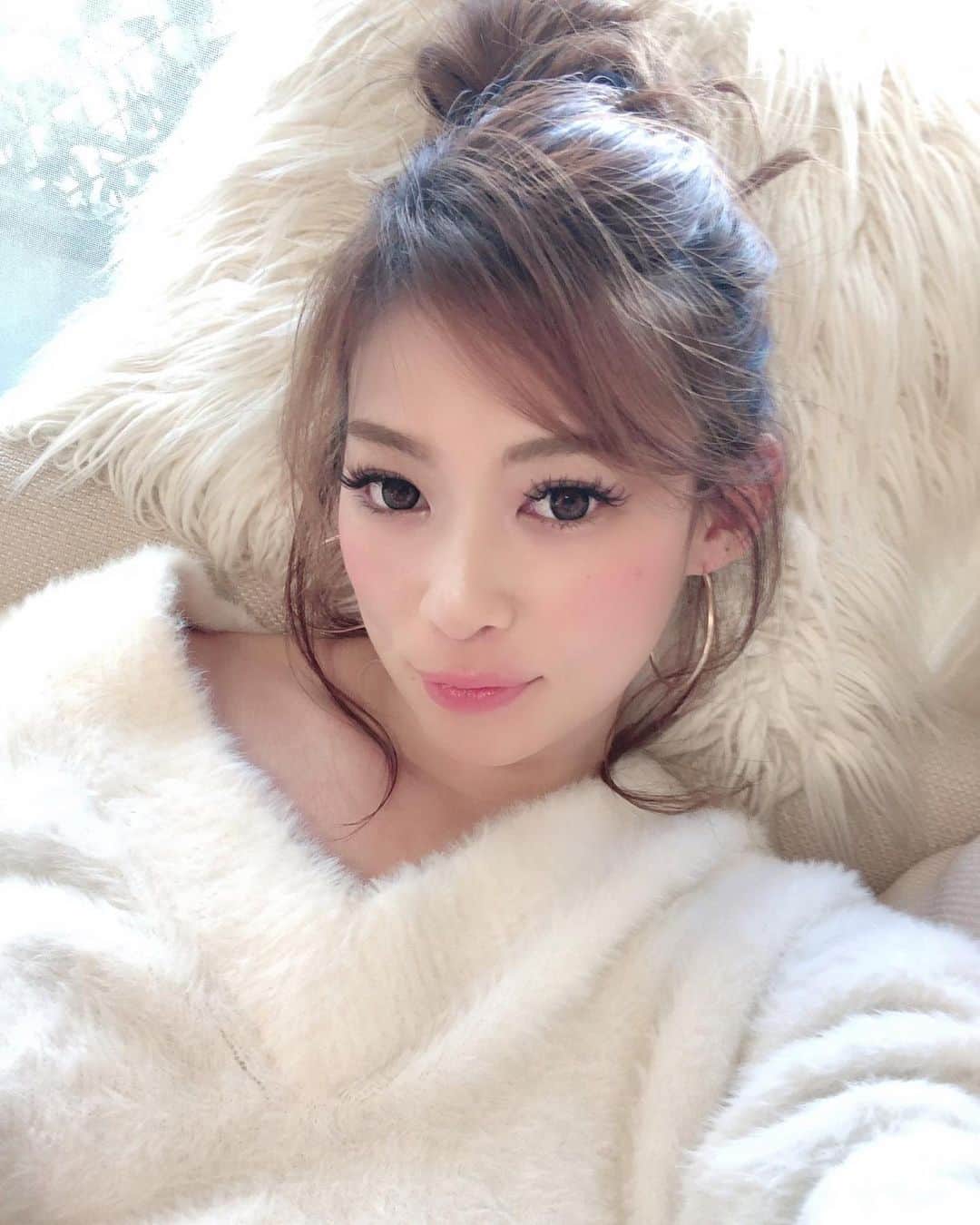 長谷川唯のインスタグラム：「・ ・ コロナのNEWSを見ているけど予防はしっかりとして、健康と命を守るためにもね🙏🏻出来る事はしましょう👌🏻✨はやく普通の暮らしに戻りますように🥺 ・ ・ #家から出ない人だからいつも #me #today #tokyo #今日は軽くお出かけの日」