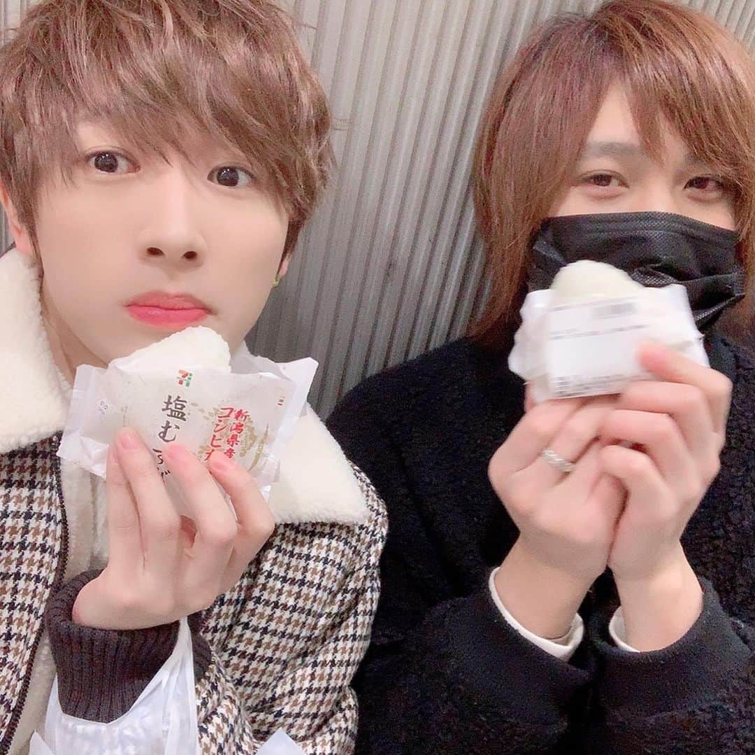 大咲貴徳のインスタグラム：「塩むすび会わず。  youtube撮影終わり！ 最高なもの撮れた！絶対バズる😎  #塩むすび #youtuber #台湾 #コロナだけど渋谷行った」