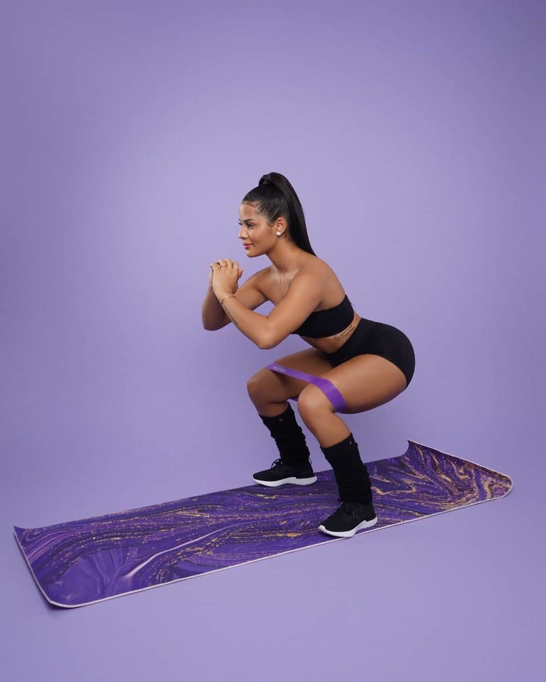 Katya Elise Henryさんのインスタグラム写真 - (Katya Elise HenryInstagram)「Want to transform your body but scared to make the first step? Think that it could be too hard or you might not be there yet? 😱 💜 Babe... i got you! 👯‍♀️ • • I have programs for beginners to advanced. You can pick your comfort level and you don’t even have to leave your own home! 🏡 ☀️ Hit the link in my bio and see what works for you!  My 8 week booty builder program is a MUST try 😝🍑✨ @workouts_by_katya」2月28日 11時42分 - katyaelisehenry