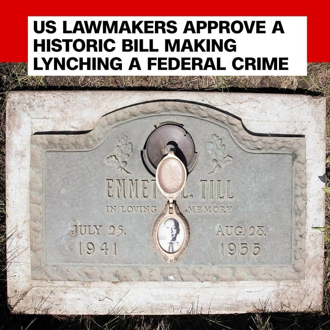 CNNさんのインスタグラム写真 - (CNNInstagram)「The US House of Representatives on Wednesday passed historic legislation to make lynching a federal crime. The Emmett Till Antilynching Act, introduced by Rep. Bobby Rush of Illinois, was named after the 14-year-old African American boy who was brutally murdered in a racist attack in Mississippi in 1955, an event that drew national attention to the atrocities and violence that African Americans have faced in the United States. "Today Congress has an opportunity to acknowledge its responsibility for its historic failure to confront and end the horror of lynching in America," House Speaker Nancy Pelosi stated. (📸: Scott Olson/Getty images)」2月28日 12時00分 - cnn