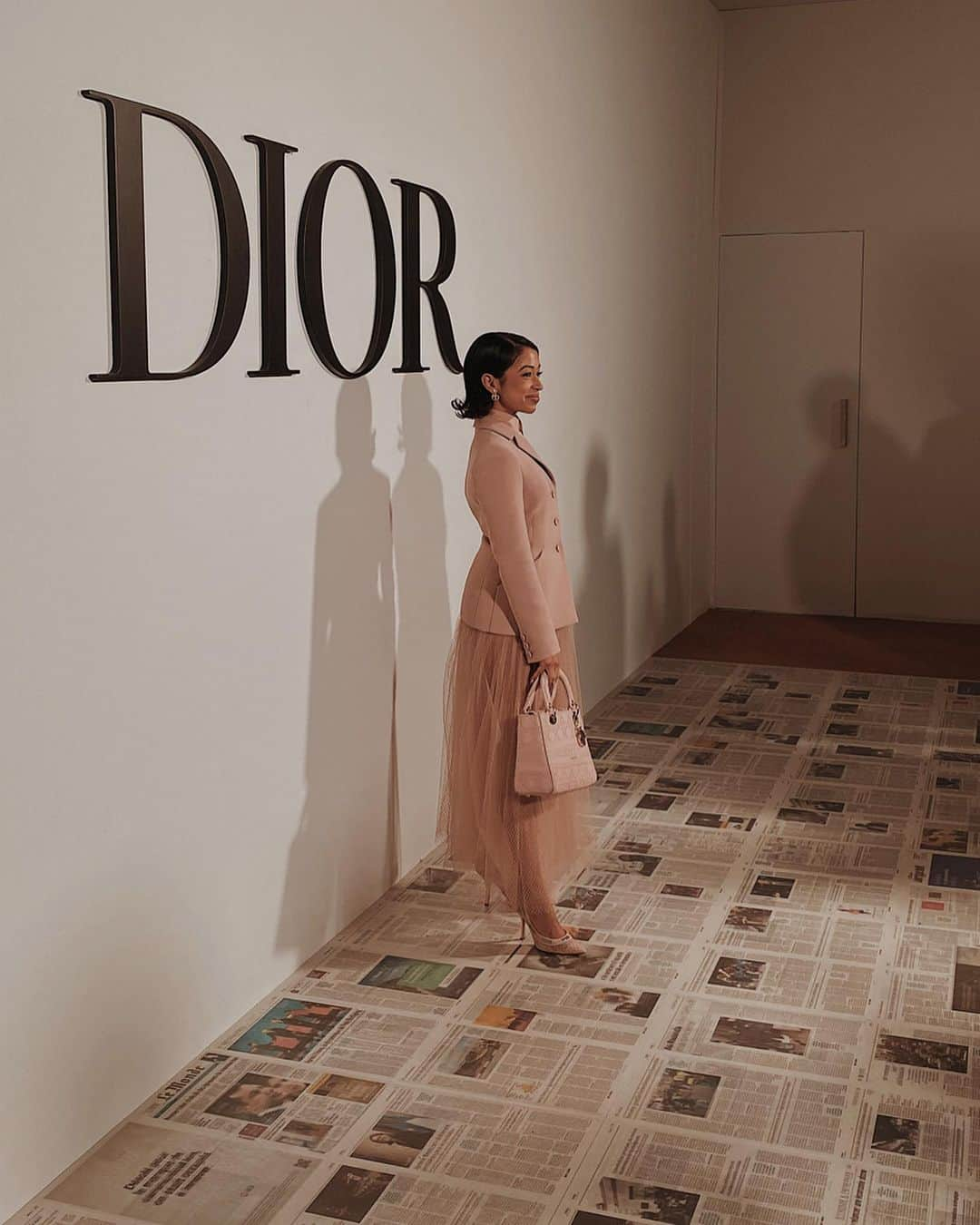 リザ・コッシーさんのインスタグラム写真 - (リザ・コッシーInstagram)「baby's first steps • thank you @dior for giving this shorty her first front row seat.  #dioraw20」2月28日 12時03分 - lizakoshy