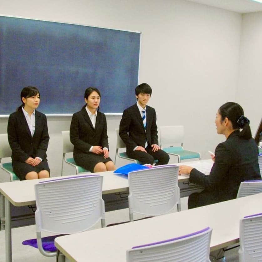 日本工学院さんのインスタグラム写真 - (日本工学院Instagram)「【内定いただきました‼️】 嬉しいご報告があります。 情報ビジネス科1年、内内定(7名)をいただきました👏 写真は就職試験前の模擬面接の様子🙃 日々の努力が実を結びました😹 . . 「#日本工学院」をチェック！！学生が投稿したリアルな日常風景を見ることができますよ！ . . #nihonkogakuin #専門学校 #日本工学院八王子専門学校 #日本工学院専門学校 #教職員投稿写真 #情報ビジネス科 #情報ビジネス #就活 #先輩 #後輩 #内定 #内定祝い #就活生 #進路選択 #ハタラク #仕事 #就職 #情報収集 #アオハル #あおはる  #おめでとう」2月28日 12時03分 - nihonkogakuin