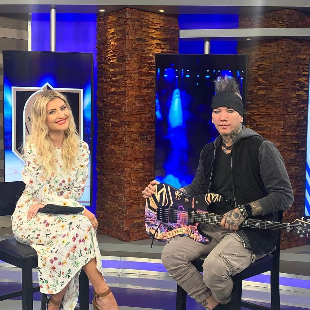 DJアシュバさんのインスタグラム写真 - (DJアシュバInstagram)「Had a blast with @lindseygurk @8newsnow today!! We will be auctioning of this one of a kind ASHBA Signature Golden Knights @schecterguitarsofficial during the @vegasgoldenknights vs @lakings game @tmobilearena this Sunday following my performance of The National Anthem 100% go to the @vegasgoldenknights foundation!! #goknightsgo」2月28日 12時07分 - ashba