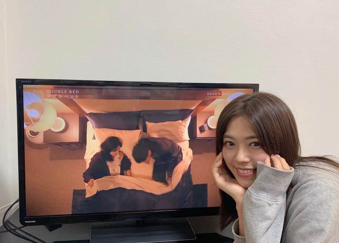 わちみなみのインスタグラム：「#ダブルベッド ﻿ ご覧いただきありがとうございました！﻿ 直後のインスタライブは来週もしよう☺️💕 YouTubeも、ぜひみてね。 ﻿ TBS﻿ 木曜23時56分〜﻿ ﻿ ﻿ 林家たま平さん（やっくん）と﻿ 1週間の同棲生活を﻿ これから見守っていただけるとうれしいです🥺﻿ ﻿ こんな機会がお仕事でも自分に巡るなんて﻿ 思いもしなかった！﻿ どきどきの生活です。。✨✨﻿ ﻿ 寝相が悪いのは初日だけと願います😂﻿ 緊張しちゃって、高校の友達の家で 一緒にみてもらいました！😭✨✨ありがとう。。 ﻿ #わちみなみ﻿ #林家たま平 さん﻿ #同棲﻿ #同棲生活」