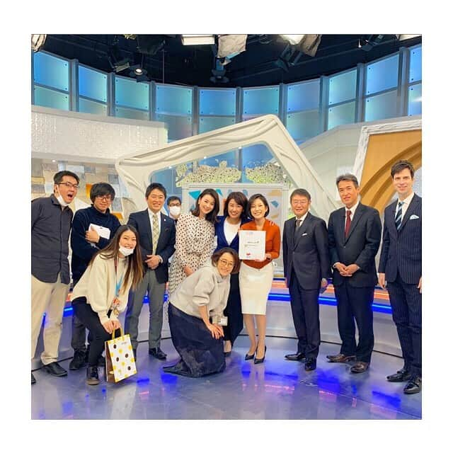 秋元玲奈さんのインスタグラム写真 - (秋元玲奈Instagram)「とても尊敬している後輩の西野アナウンサー、NY赴任が決まり、東京からのモーサテは今日が最後の出演でした！^_^ 個人的にはとても寂しいけど😢これからはNYから出演しますので、皆さまお楽しみに‼️☺️ 頑張れ西野ー❤️‼️ #西野志海 #NY赴任 #なんでもできる完璧な後輩 #モーサテ #モーニングサテライト」2月28日 12時41分 - rena_akimoto