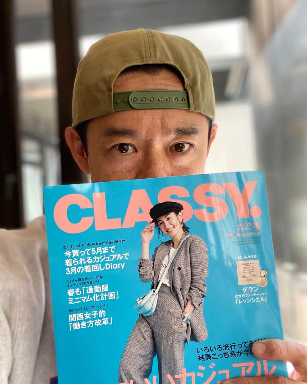 青木大輔さんのインスタグラム写真 - (青木大輔Instagram)「CLASSY 4月号 「髪を切ろう！」ページで担当させて頂きました！ モデルは @reika_s16 です🙌🏽 セミロングのスタイル提案してます💇🏻‍♀️ イメージは少し可愛さもある大人っぽい感じでつくってみました。 カラーは @katsu_goto に任せました！ハイライトを入れてトナー乗せてます！ … 是非手にとって見てみてください🙏🏽 @classy_mag_insta  @reika_s16  @tiechel_press  @tiechel_official」2月28日 12時50分 - daisukeaoki_tiechel