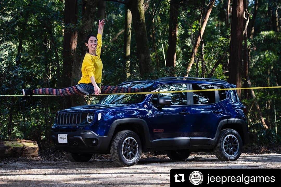 のインスタグラム：「写真撮ってもいい感じ⭐️ 動画公開も楽しみ！！ #slackline #slacklife #gibbonslacklines #ママアスリート  #Repost @jeeprealgames with @make_repost ・・・ 【Slackline】 . メンターである福田恭巳さんのとある撮影風景です。 . . 公開をお楽しみに！ . . photo by @jason_halayko . #JeepRealGames #ThePowerofReal #Jeep #Fineplay #athlete #スラックライン #スポーツ #アクションスポーツ #アスリート #車好き #アウトドア」