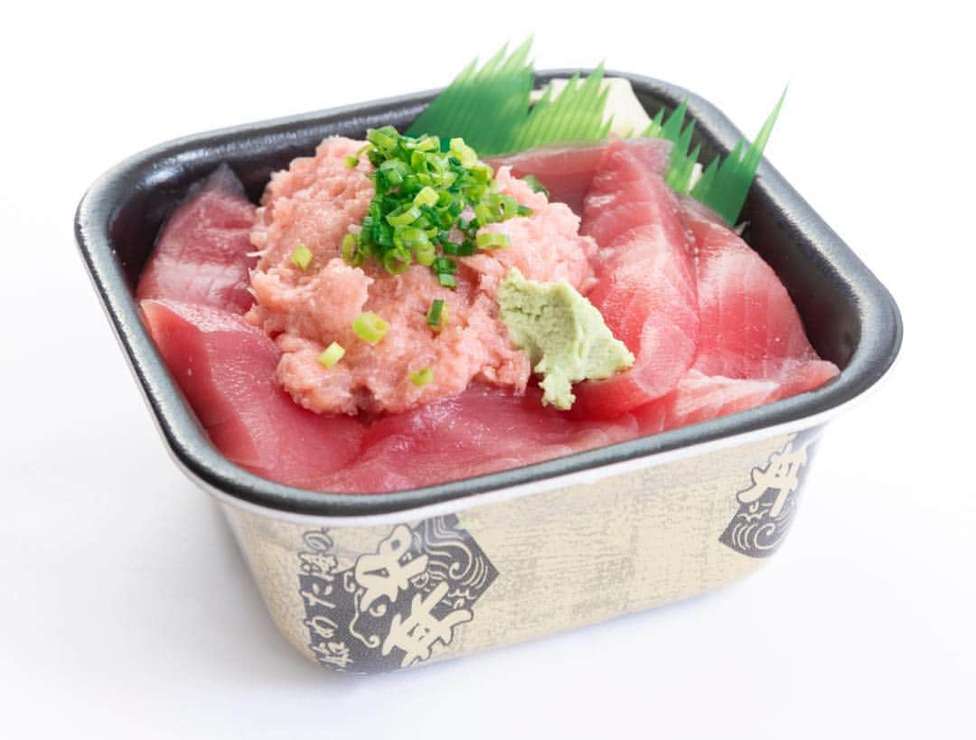 丼丸のインスタグラム：「丼丸まる八✨周年記念✨  皆様に支えていただき1周年を迎えることができました。 感謝の気持ちを込めてキャンペーンを開催いたします。 ぜひご来店ください http://sasafune.co.jp/archives/16049 #丼丸　#丼丸まる八　#いわき　#いわき海鮮　#いわきランチ」