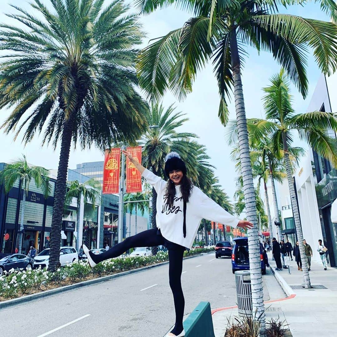 加賀美セイラのインスタグラム：「Back in #LA went #shopping with my #sista #妹　#GoodVibes only #Zara #BiverlyHills #NiceBalance」