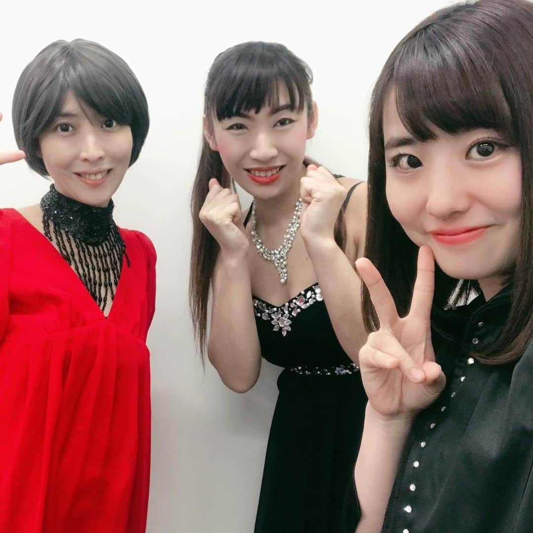 のインスタグラム：「久々にマジシャンのカッシーさんとご一緒でした。 元アイドルの姪さん、可愛い！ #荒木巴 #元アイドル #女性マジシャン」