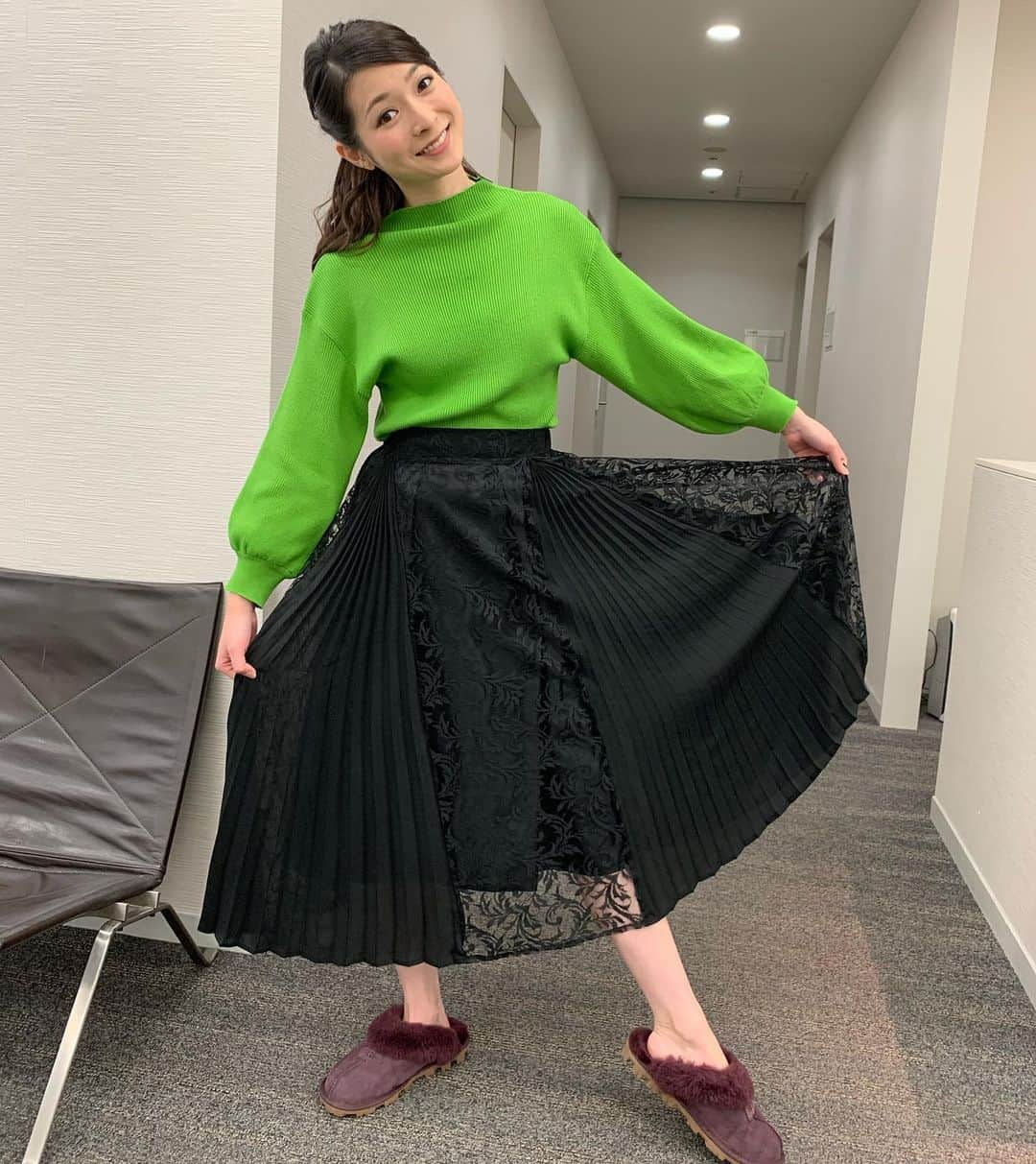 住田紗里さんのインスタグラム写真 - (住田紗里Instagram)「先週のニュースリーダーの衣装です。 私、切り絵が趣味でして、スカートの模様が参考になりそうだなと思いました笑  スカート→merlot  今週もぜひご覧ください  #週刊ニュースリーダー #衣装 #merlot #切り絵 の参考にしようと思います」2月28日 13時34分 - sarisumita_ex