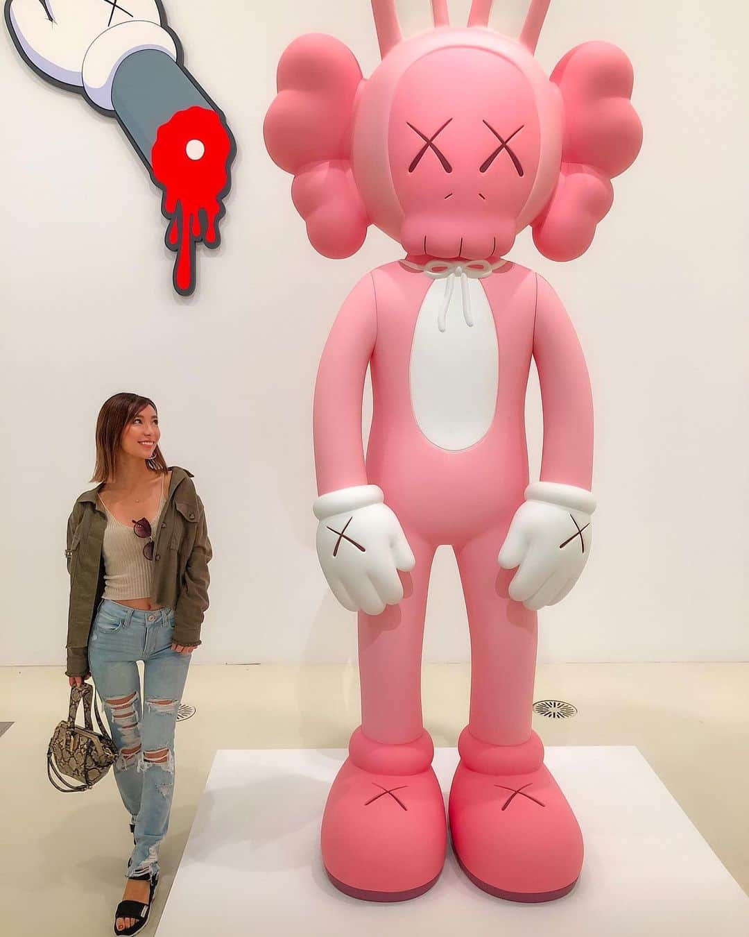 かにゃさんのインスタグラム写真 - (かにゃInstagram)「KAWS❤️でかっ！！ . . . #kaws #art #artgallery #painting #ngv #nationalgalleryofvictoria #australia #melbourne #victoria #workingholiday #melbournelife #melbournestyle #melbourneliving #melbourne_insta #melbournelifestyle #オーストラリア #メルボルン #ビクトリア #海外生活 #ワーキングホリデー #ワーホリ #ワーホリ生活 #オーストラリア生活 #メルボルン生活 #ワーホリオーストラリア #オーストラリアワーホリ #メルボルンワーホリ #アート #アートギャラリー #美術館」2月28日 13時57分 - kanya_435