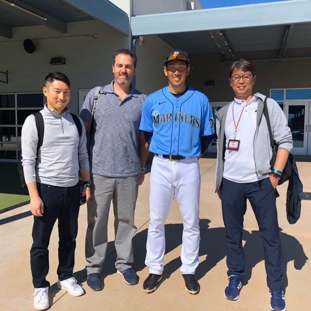 平野佳寿さんのインスタグラム写真 - (平野佳寿Instagram)「with staff from the Orix Buffaloes.  オリックスの渉外担当の吉田さん、羽場くん、ホールトンと！ 毎年、気にかけて顔を合わせに来てくれることに感謝です！」2月28日 14時04分 - yoshihirano66