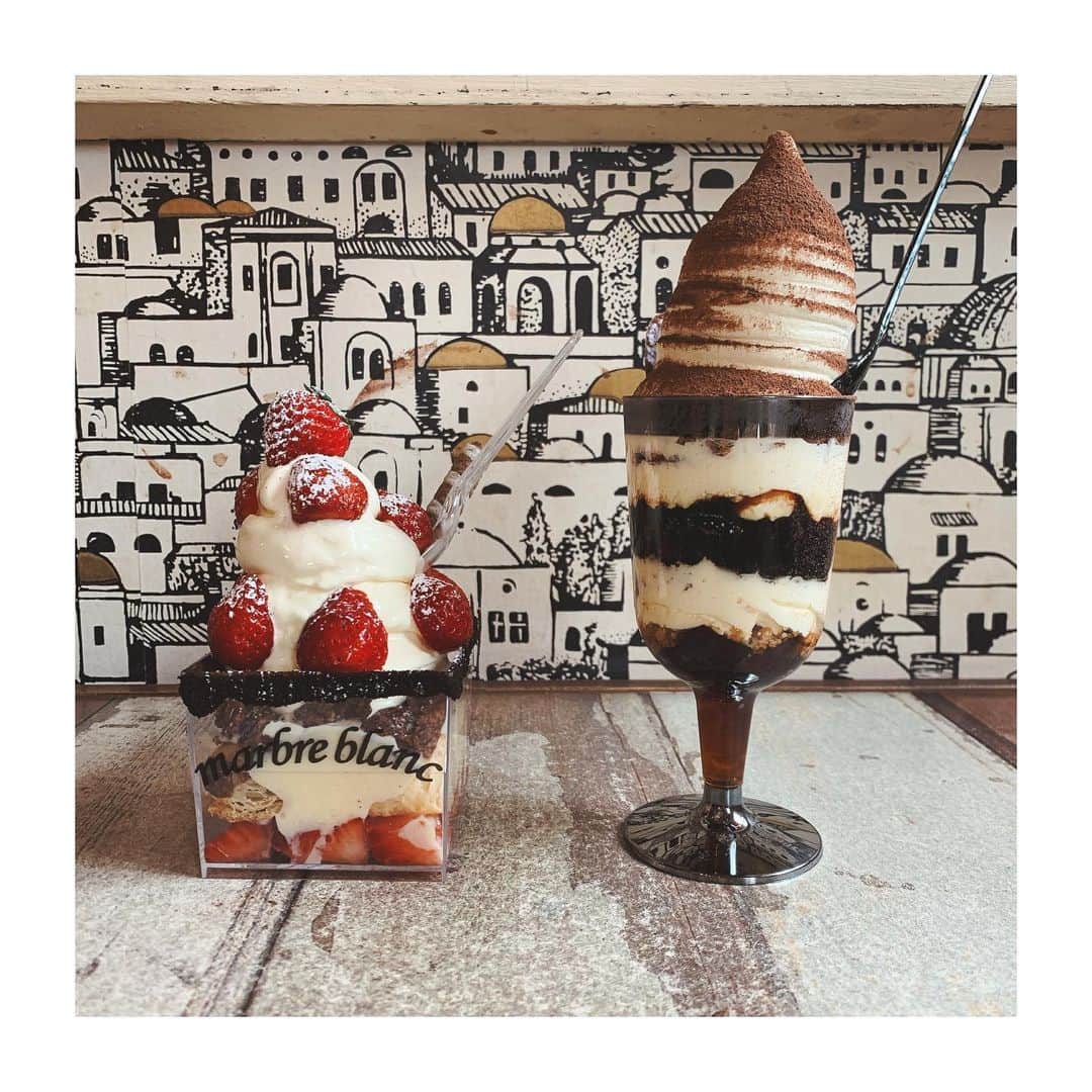 神志那結衣さんのインスタグラム写真 - (神志那結衣Instagram)「この前食べたアイスクリーム インスタ映えを求めて 行ってきた🍓🍫🍦 #ソフトクリーム　#marbreblanc #スイーツ　#sweets #icecream #福岡スイーツ　#fukuoka」2月28日 14時22分 - jiina27