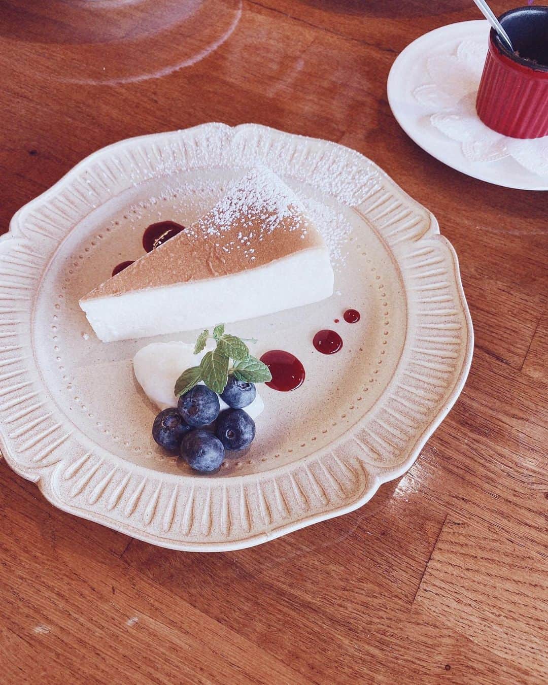 難波サキさんのインスタグラム写真 - (難波サキInstagram)「みんな何ケーキが好き？私は生クリームが苦手でチーズケーキがタルトかガトーショコラしか食べれない🤣  昨日からマミーが東京に来てくれてて今日は2人でランチ💕ジェノベーゼパスタ美味しかった✌🏽からの　@lamariage_omotesando のトリートメントをプレゼント🎁」2月28日 14時26分 - sakinanba