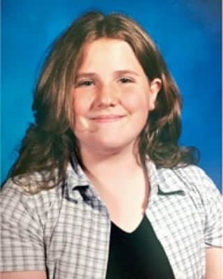 ハナー・ハートのインスタグラム：「#tbt to 7th grade // double-tap to thank G*d middle school is over 🤛🤛」