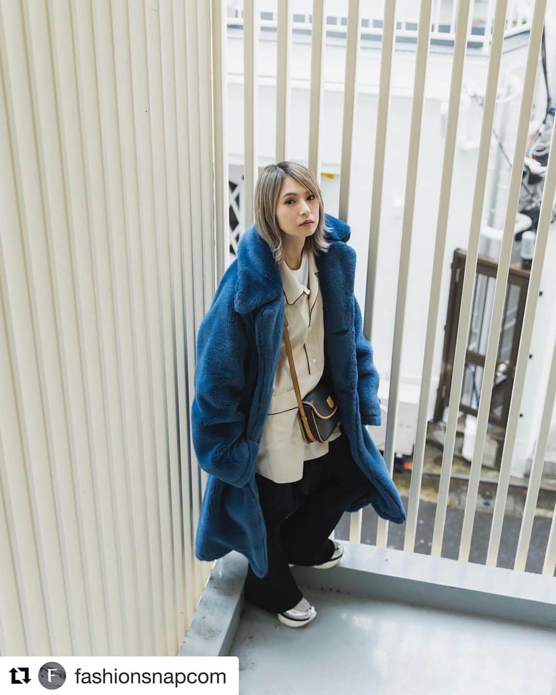 SCANDALさんのインスタグラム写真 - (SCANDALInstagram)「▼more photos #Repost @fashionsnapcom ・・・ 【#スナップ_fs】 Name：HARUNA (SCANDAL) Occupation：Artist Coat #SYUHOMMEFEMM Shirt #DAIRIKU T-Shirt #Feedback Pants #jouetie Bag #FENDI Shoes #MICHAELKORS  #fashionsnap #fashionsnap_women」2月28日 14時36分 - scandal_band_official