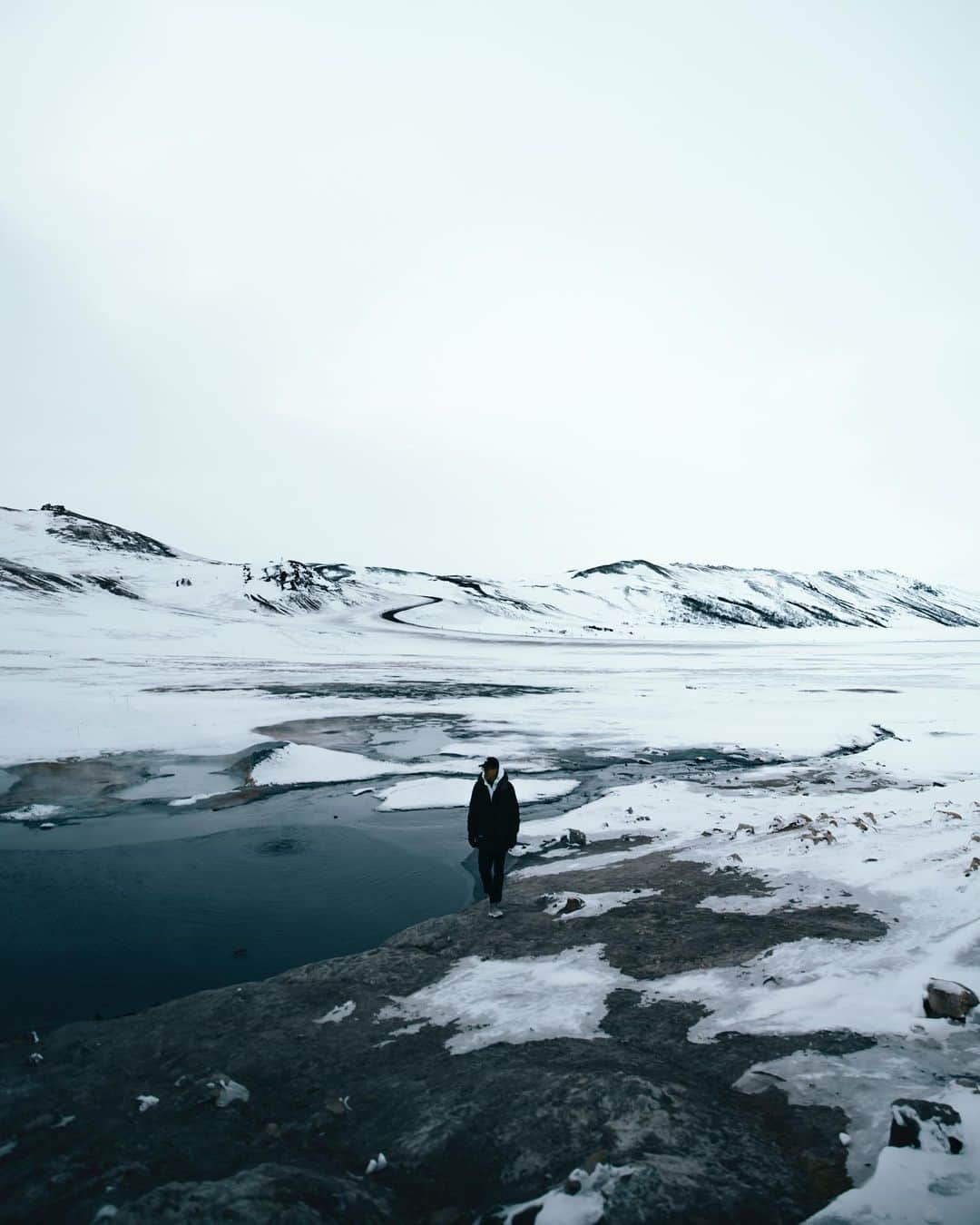 大川優介さんのインスタグラム写真 - (大川優介Instagram)「Instagram更新遅くなりましたがYouTubeは毎日更新してますよ。  組織で活動するとアイスランドに2週間いてもスピード感持って活動できるから最高です。 Love TranSe Inc.  そして人生初のオーロラ。(Vlog公開したから見てね。) もっと大きなオーロラ撮ります。必ず。  #iceland #icelandtravel  photo by @peaceful_cuisine」2月28日 20時39分 - yusukeokawa