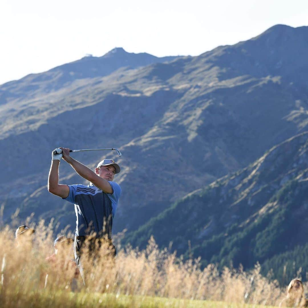 ボーデン・バリットさんのインスタグラム写真 - (ボーデン・バリットInstagram)「So grateful to be part of the @nzopengolf and play with @pernillagolf this week. I had so much fun but my nervous system will be enjoying a break this weekend 😅 Special thanks to my caddie and pal @cluffy08 you were right most of the time 😉」2月28日 16時05分 - beaudenbarrett