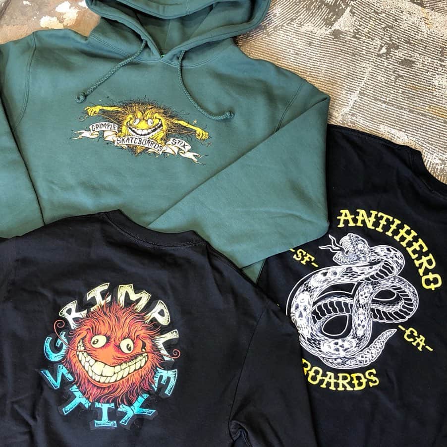 のインスタグラム：「GRIMPLE STIX と ANTI HERO から新しいアパレルが入荷❗️ GRIMPLE STIX のロゴが入ったパーカー、ロングスリーブTシャツと ANTIHERO の頭文字を意味する 18 の番号を蛇🐍でグラフィックに落とした渋いTシャツ ANTIHERO好きにはたまらないアパレルに仕上がってます💁🏻‍♂️ @antihero18 #antihero #skateboard #skateboarding #skater #カリフォルニアストリート #カリスト #スケートボード #スケボー #スケーター #californiastreet #calst」
