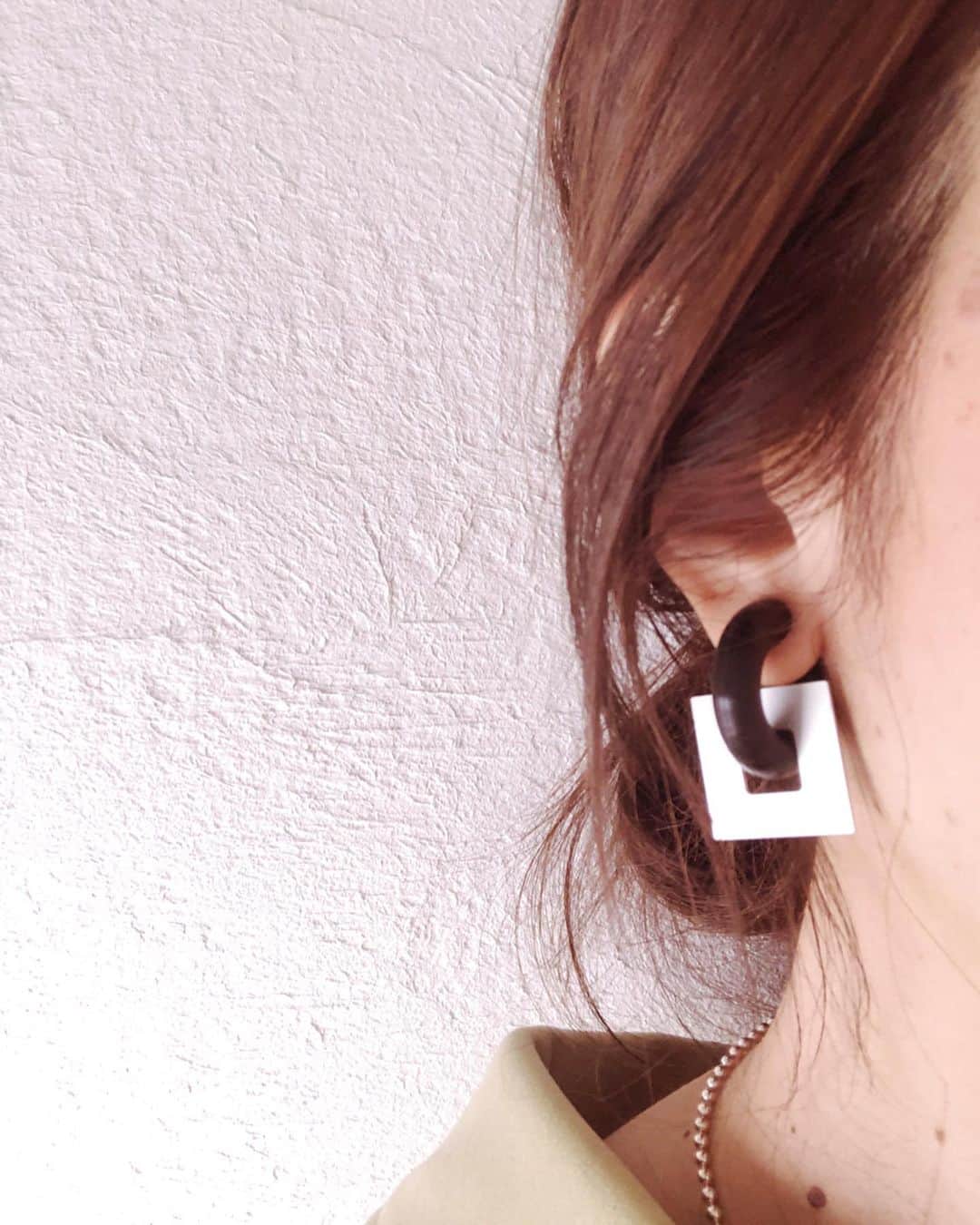 asuka0119のインスタグラム：「2020,2.28 . @sparkle.jewelry  のこれ 2枚目みて下さい ガバッと開いてつけるだけ♥️ . なにより 痛くないし軽いし最高⤴︎ ⤴︎⤴︎ . ピアス開けてない人にも 開けてる人にも本当にお勧めだす(ت) . sparkl楽天で是非検索してください\♡/" ストーリーから飛べます .  #sparkle_rshop #sparkle楽天市場店 #masakoban #坂雅子 #痛くないイヤリング #アラフォー #アラフォーママ  #PR」
