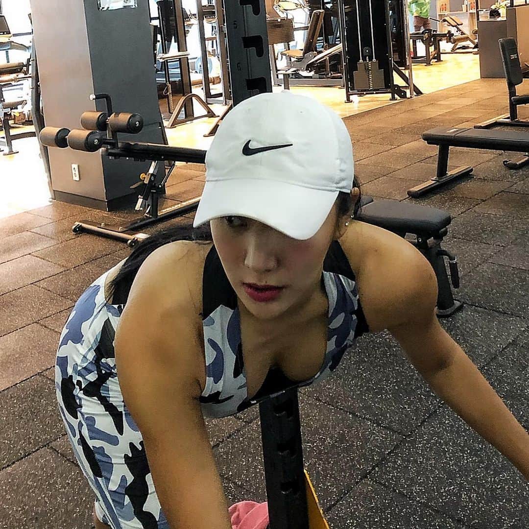 Areum Jungさんのインスタグラム写真 - (Areum JungInstagram)「어깨💪🏼. . Shoulder day 💪🏼. . #workout #운동」2月28日 16時48分 - areumjung