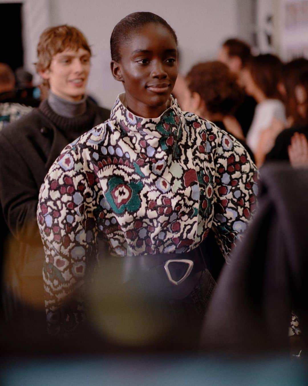 Vogue Italiaさんのインスタグラム写真 - (Vogue ItaliaInstagram)「Discover the new @IsabelMarant Fall-Winter 2020 Collection as seen backstage by @JamStoker: strong shoulders and belted waistlines, see all the #IsabelMarant looks at the link in bio. #pfw」2月28日 17時23分 - vogueitalia