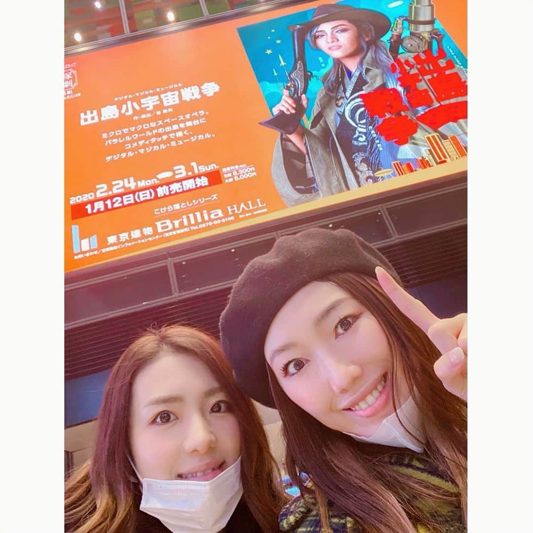 沢希理寿さんのインスタグラム写真 - (沢希理寿Instagram)「新型コロナウイルスの影響でとうとう宝塚も公演中止になってしまいました😭  先日観劇した月組公演「出島小宇宙戦争」も 本日までとのこと😢 悲しいけど組子の皆さんが一番悔しいはず。 どうか1日も早く元通りの生活ができることを祈るばかりです。  出島小宇宙戦争は 月組の皆さん全員のどこを観ても芝居が楽しく流石芝居の月組！と嬉しくなりました。  主演のちなっちゃんも とにかく色っぽくカッコ良かった❤️ どんな奇想天外なストーリーもちなつが演じると真実味がある。  本当になんでも演じられる素敵な舞台人。 フィナーレナンバーもクールに色っぽく踊りまくるちなっちゃん本当にカッコ良かったです‼️ 一緒に観劇した#香音有希 と 益々ちなつが好きになって帰ってきました❤️ みとさん、光月さん、ゆりちゃん、さちか、ベテランさんたちの芝居も本当に素晴らしかったです👏👏 本日の公演が無事に終わりますように。  そしてこれ以上被害が大きくなりませんように  皆様もお身体くれぐれもお気をつけください！！ #宝塚#月組#出島小宇宙戦争  #東京建物brilliahall  #鳳月杏」2月28日 17時16分 - rizu_sawaki