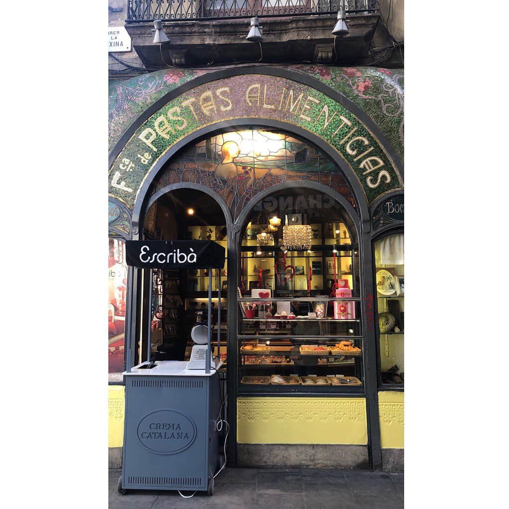 天見浩司のインスタグラム：「スペイン バルセロナのお菓子屋 「Pastas Alimenticias」 #スペイン #Spain」